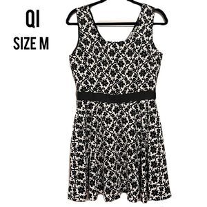 QI • Black & White Flower Cocktail Dress • Size M